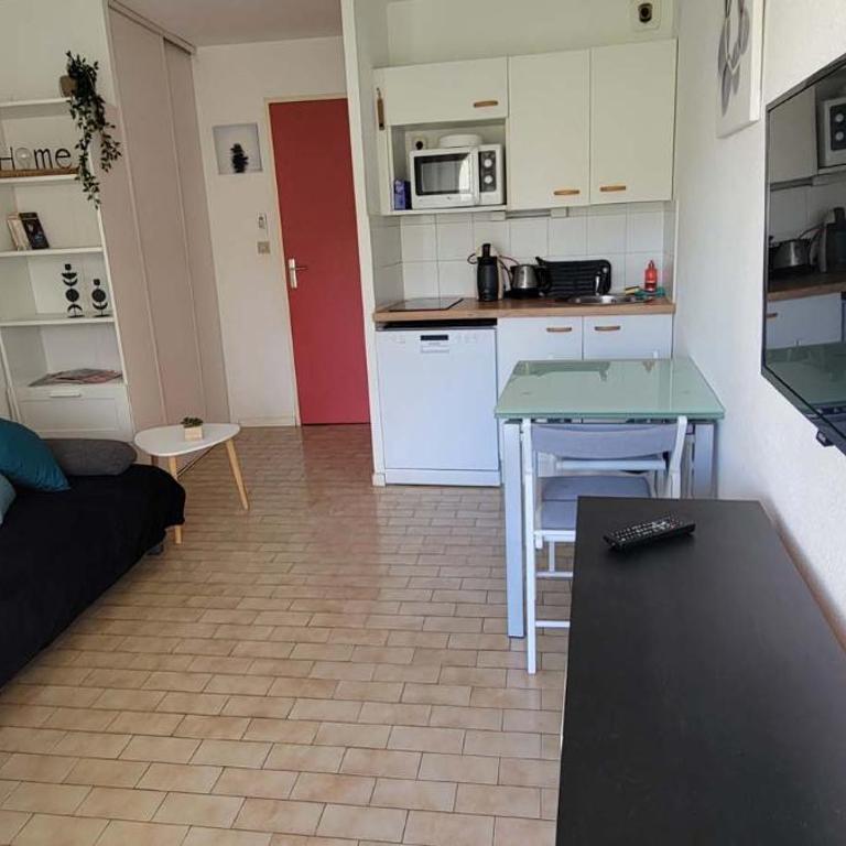Studio cabine clim rez-de-jardin résid piscine 150 m plage - Apartment - 10