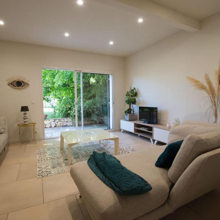 Mas des Grailles - Piscine, Clim - Two-Bedroom Villa - 11