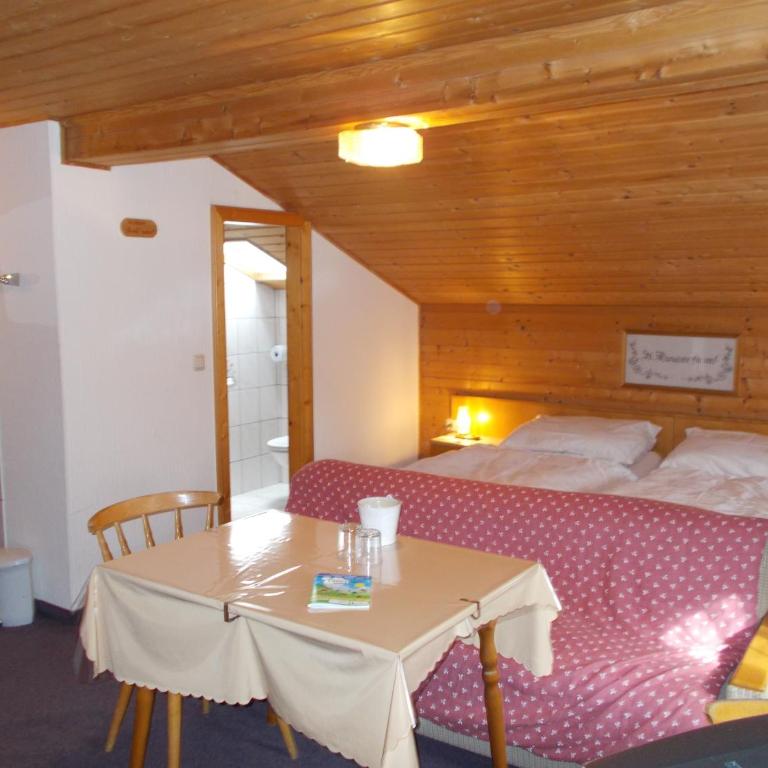 Steinerbauer - Dreibettzimmer - 1