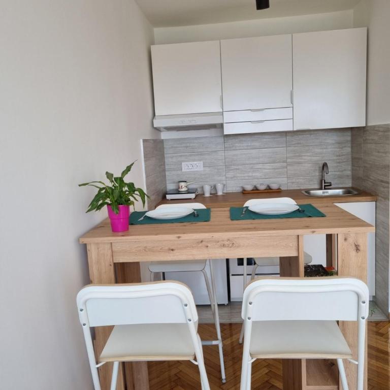 Jela - Apartman sa 2 Spavaće Sobe i Pogledom na Grad - 7