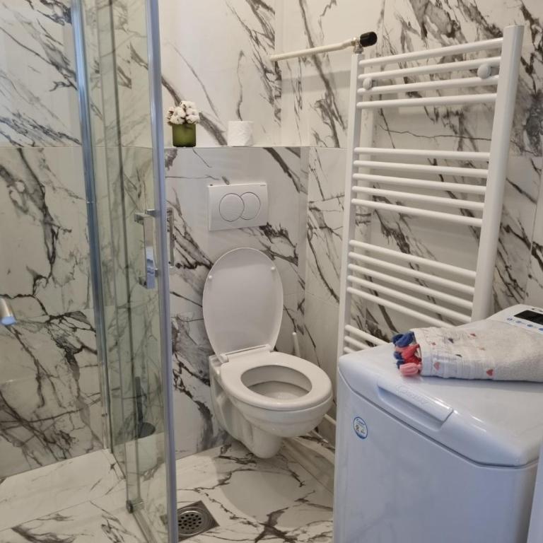 Jela - Apartman sa 2 Spavaće Sobe i Pogledom na Grad - 5