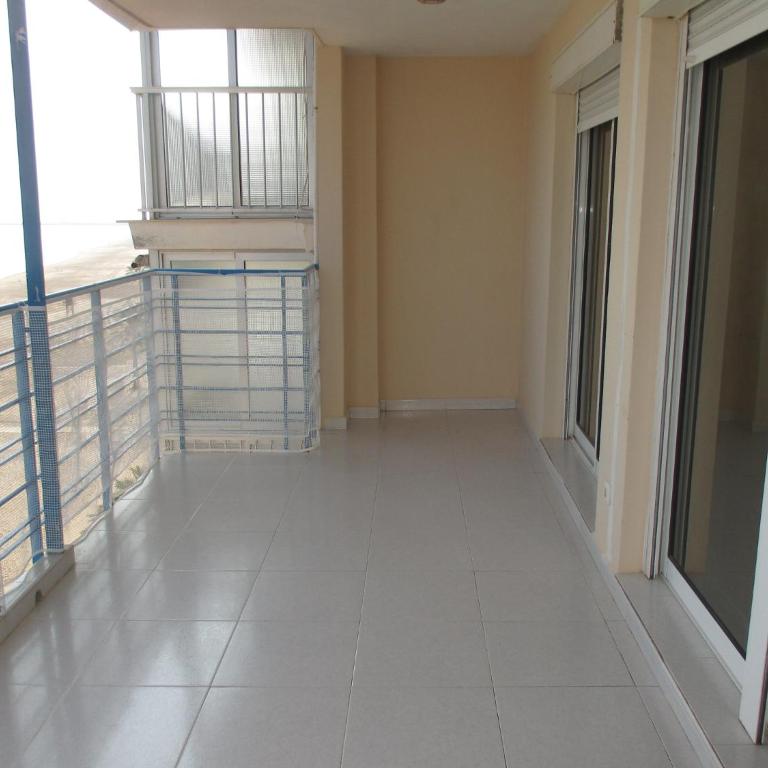 Apartamentos GEMA Primera linea Cullera - Two-Bedroom Apartment with Terrace and Sea View - 10