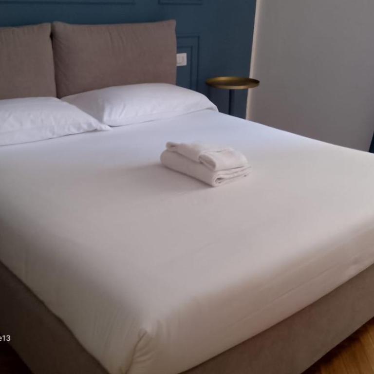 Turin Central Suite - Family Room - 8