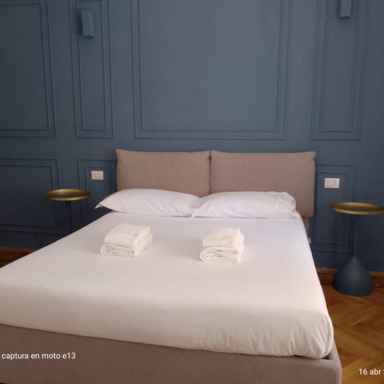 Turin Central Suite - Family Room - 1
