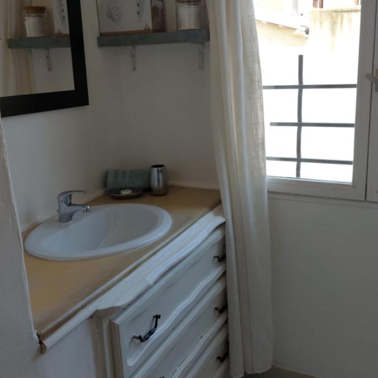 **** VERY CENTRAL Ajaccio 36 rue Fesch, cosy flat in city center pedestrian street, up to 4 people **** - Appartement - 38