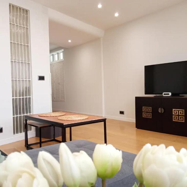 Buena ubicación y plaza de garaje - Apartamento de 3 dormitorios con vistas - 5