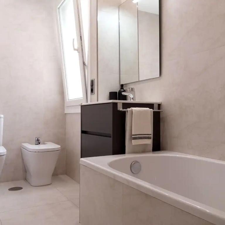 Buena ubicación y plaza de garaje - Apartamento de 3 dormitorios con vistas - 13