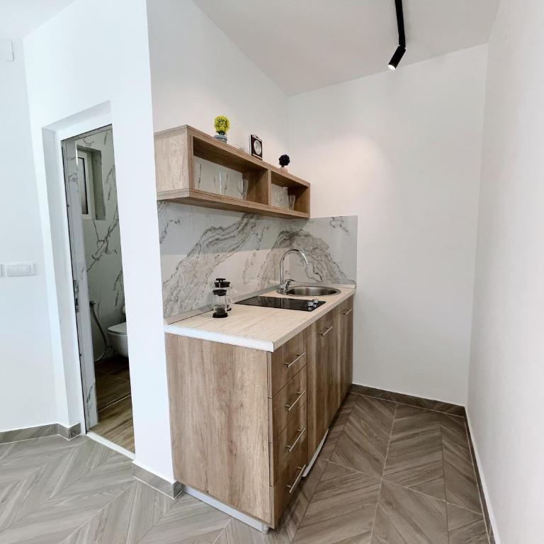 Guest House Koliqi - Hotel & Apartments - One-Bedroom Apartment - 6