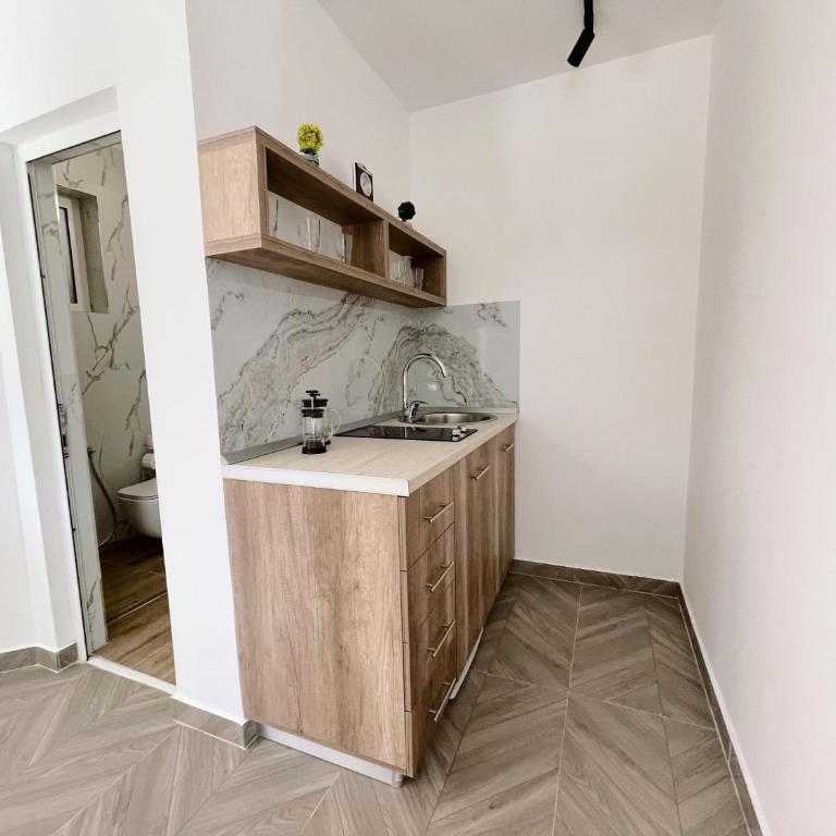 Guest House Koliqi - Hotel & Apartments - One-Bedroom Apartment - 10