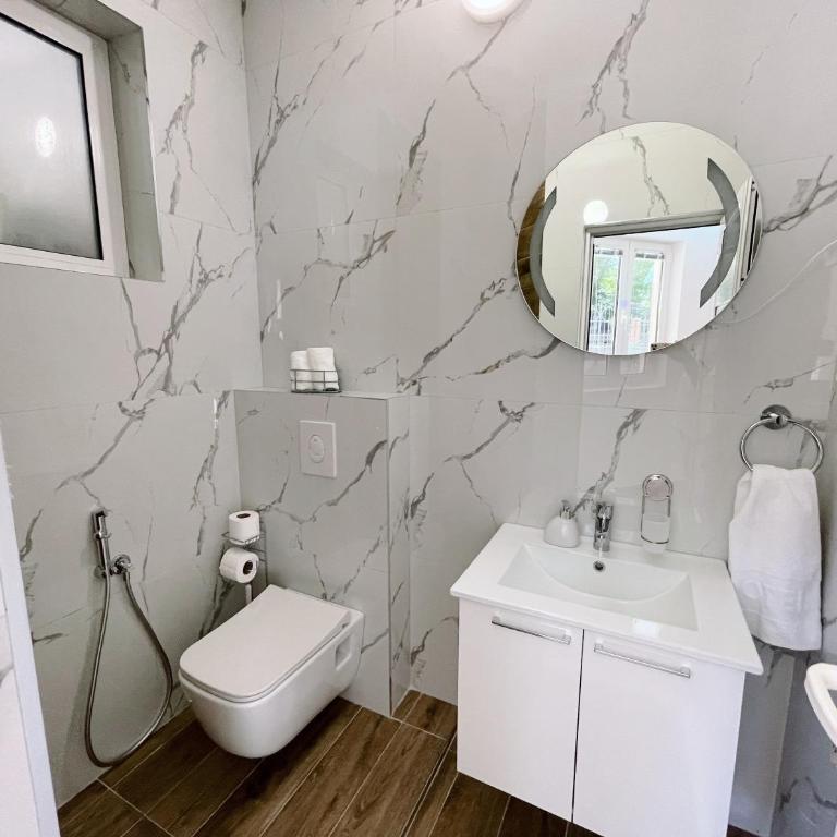 Guest House Koliqi - Hotel & Apartments - One-Bedroom Apartment - 14
