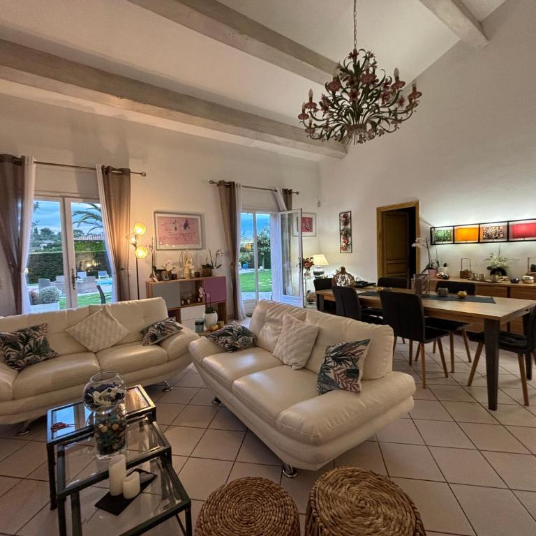 Charmante villa familiale - Villa avec Piscine Privée - 43