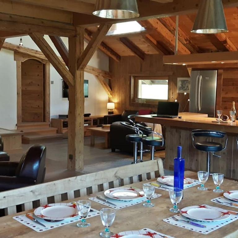 2 spacieux appartements dans une ferme rénovée face au MontBlanc - Appartement 3 Chambres avec Balcon - 21
