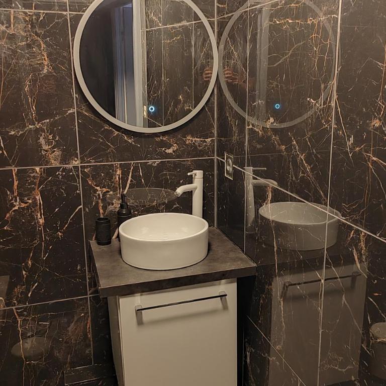Joli T2, jacuzzi, lit rond, jardin, parking privé, métro - One-Bedroom Apartment - 15