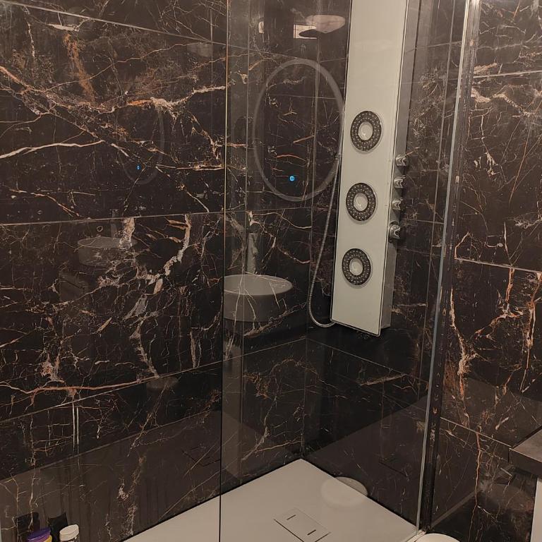 Joli T2, jacuzzi, lit rond, jardin, parking privé, métro - One-Bedroom Apartment - 13