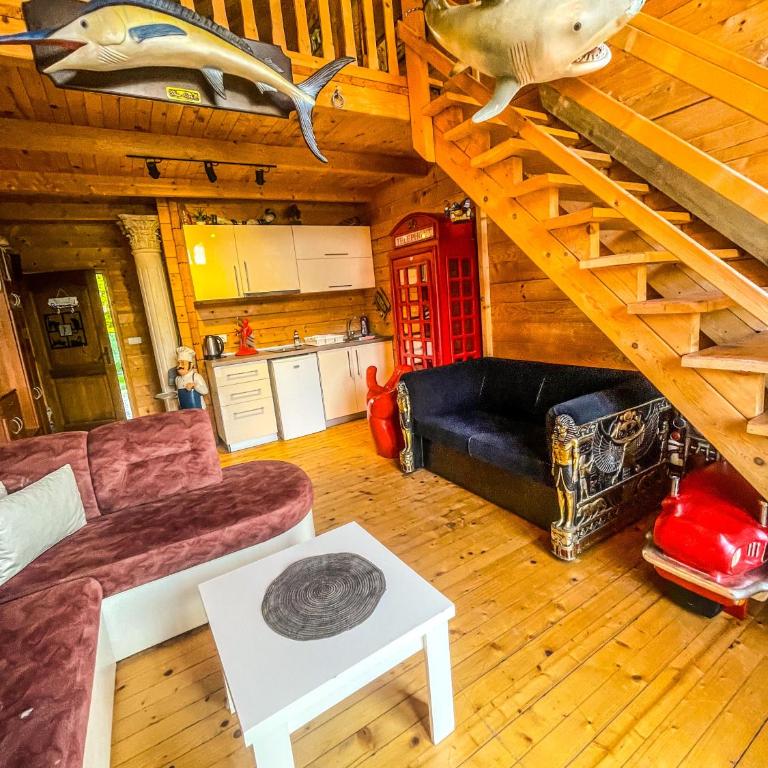Toys and Us - One-Bedroom House - 9