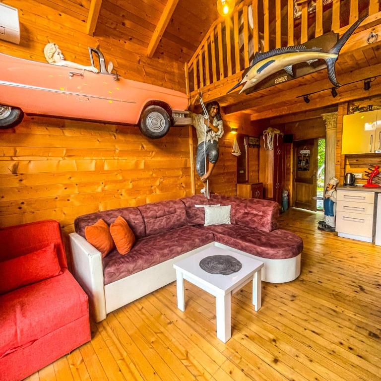 Toys and Us - One-Bedroom House - 12