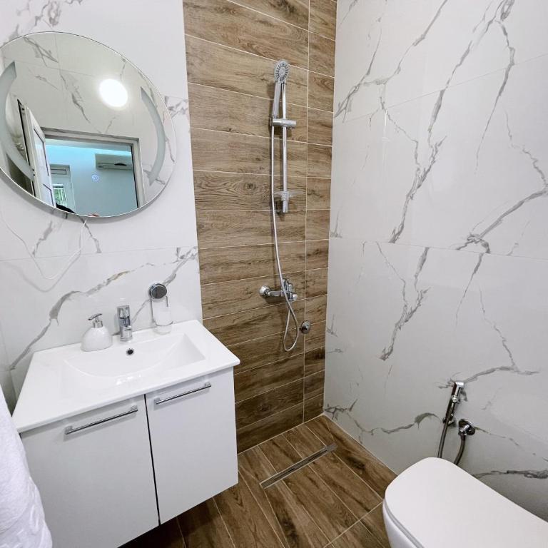 Guest House Koliqi - Hotel & Apartments - One-Bedroom Apartment - 13