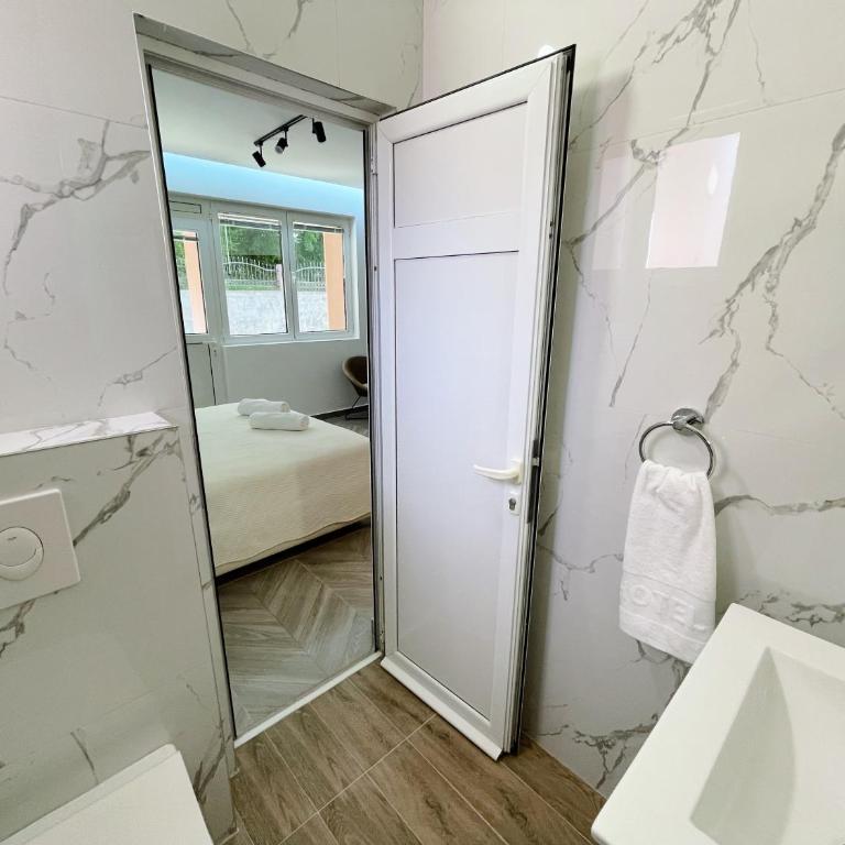 Guest House Koliqi - Hotel & Apartments - One-Bedroom Apartment - 16