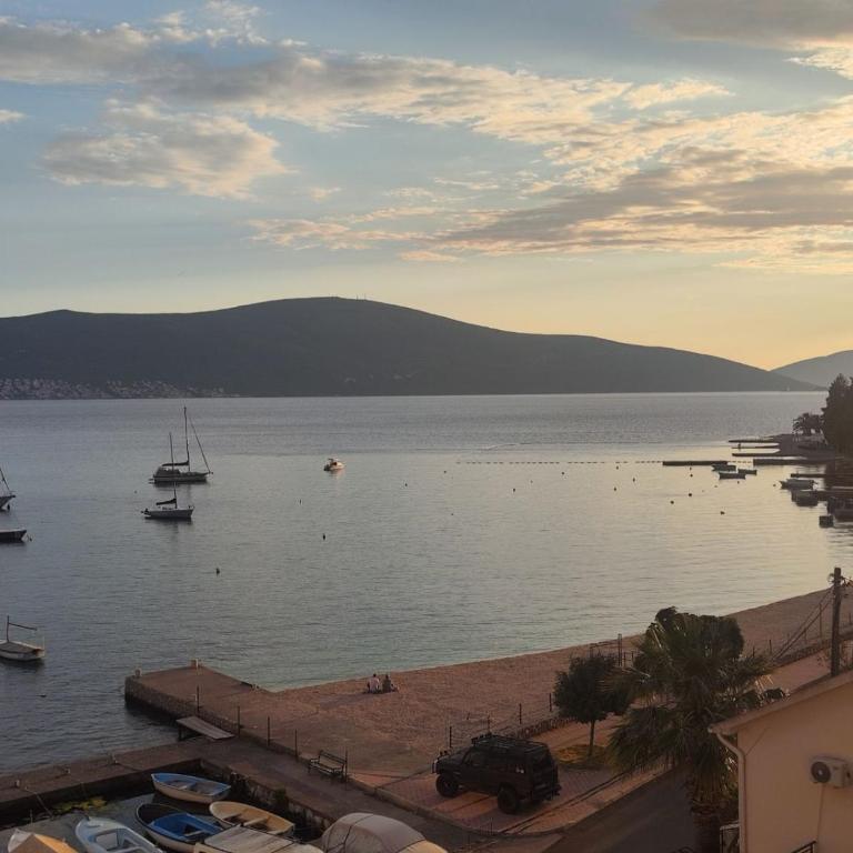 Apartment Delfin - Three-Bedroom Apartment - 2