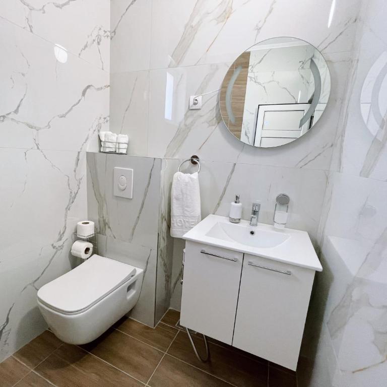 Guest House Koliqi - Hotel & Apartments - One-Bedroom Apartment - 7