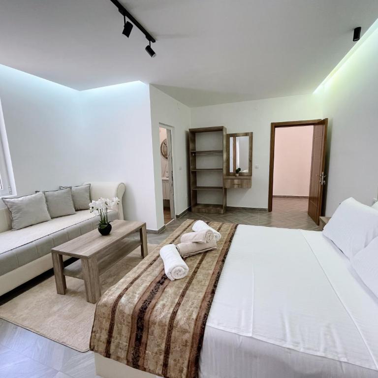 Guest House Koliqi - Hotel & Apartments - One-Bedroom Apartment - 1