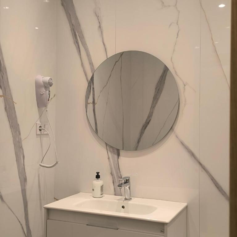 HABITACION CON HERMOSAS VISTAS A BILBAO - Habitación Doble con baño privado - 7