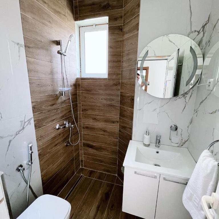 Guest House Koliqi - Hotel & Apartments - One-Bedroom Apartment - 20