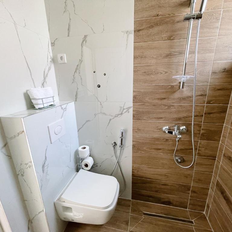 Guest House Koliqi - Hotel & Apartments - One-Bedroom Apartment - 19