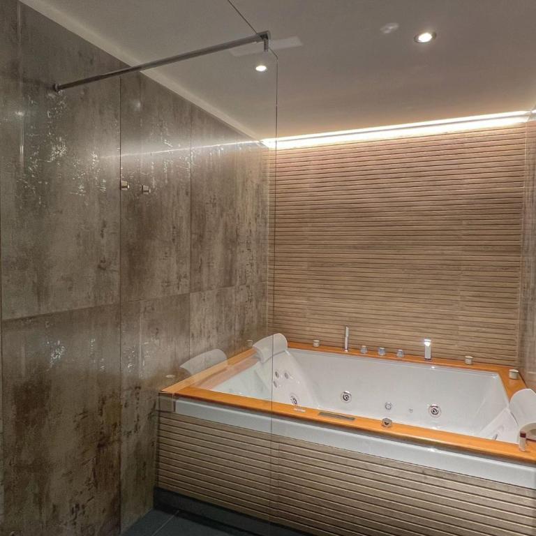 Amay City Suite - Appartamento con 1 Camera da Letto e Vasca Idromassaggio - 10