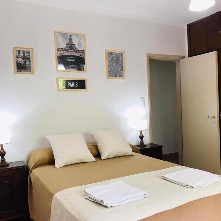 Excelente y amplio Chalet Capacidad 2 a 6 personas, La mejor ubicación de la Falda, Barrio Residencial Villa Edén, A tan solo 3 cuadras del hotel Edén y a pasos del centro de dicha localidad - Cámaras de seguridad 24hs - unidad Monitoreada - Four-Bedroom House - 19