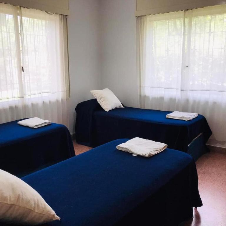 Excelente y amplio Chalet Capacidad 2 a 6 personas, La mejor ubicación de la Falda, Barrio Residencial Villa Edén, A tan solo 3 cuadras del hotel Edén y a pasos del centro de dicha localidad - Cámaras de seguridad 24hs - unidad Monitoreada - Four-Bedroom House - 15