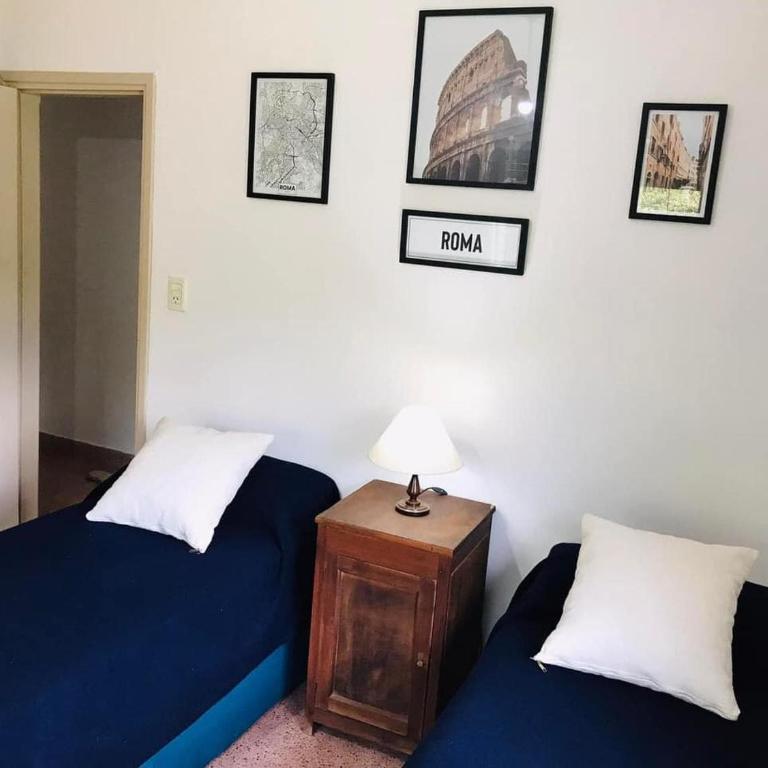 Excelente y amplio Chalet Capacidad 2 a 6 personas, La mejor ubicación de la Falda, Barrio Residencial Villa Edén, A tan solo 3 cuadras del hotel Edén y a pasos del centro de dicha localidad - Cámaras de seguridad 24hs - unidad Monitoreada - Four-Bedroom House - 16