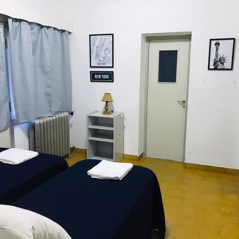 Excelente y amplio Chalet Capacidad 2 a 6 personas, La mejor ubicación de la Falda, Barrio Residencial Villa Edén, A tan solo 3 cuadras del hotel Edén y a pasos del centro de dicha localidad - Cámaras de seguridad 24hs - unidad Monitoreada - Four-Bedroom House - 22
