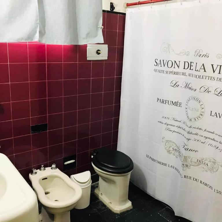 Excelente y amplio Chalet Capacidad 2 a 6 personas, La mejor ubicación de la Falda, Barrio Residencial Villa Edén, A tan solo 3 cuadras del hotel Edén y a pasos del centro de dicha localidad - Cámaras de seguridad 24hs - unidad Monitoreada - Four-Bedroom House - 25