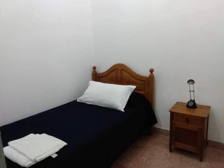 Excelente y amplio Chalet Capacidad 2 a 6 personas, La mejor ubicación de la Falda, Barrio Residencial Villa Edén, A tan solo 3 cuadras del hotel Edén y a pasos del centro de dicha localidad - Cámaras de seguridad 24hs - unidad Monitoreada - Four-Bedroom House - 23