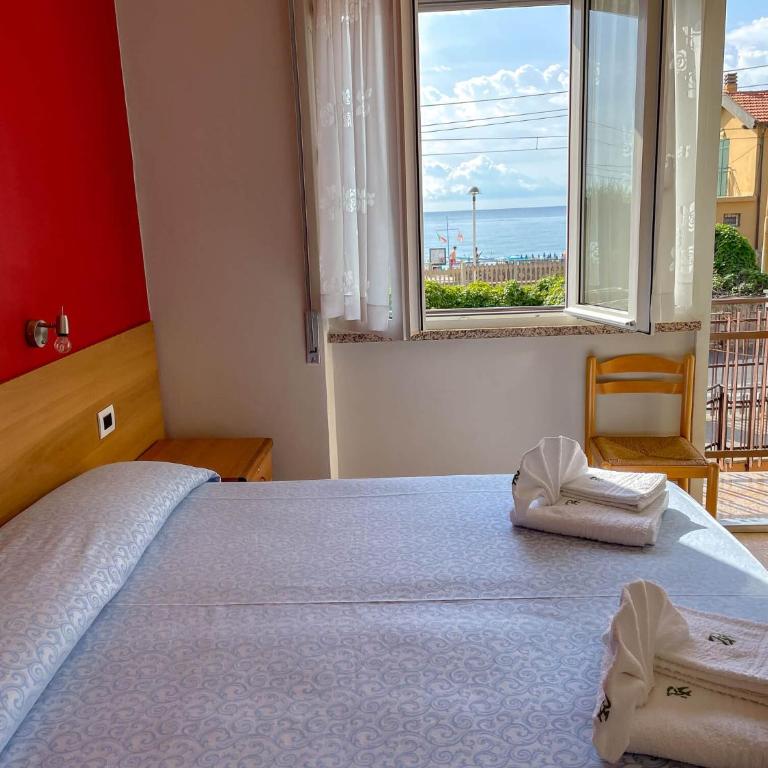 Hotel Regina Mundi - Camera Deluxe Matrimoniale/Doppia con Letti Singoli con Vista Mare - 2