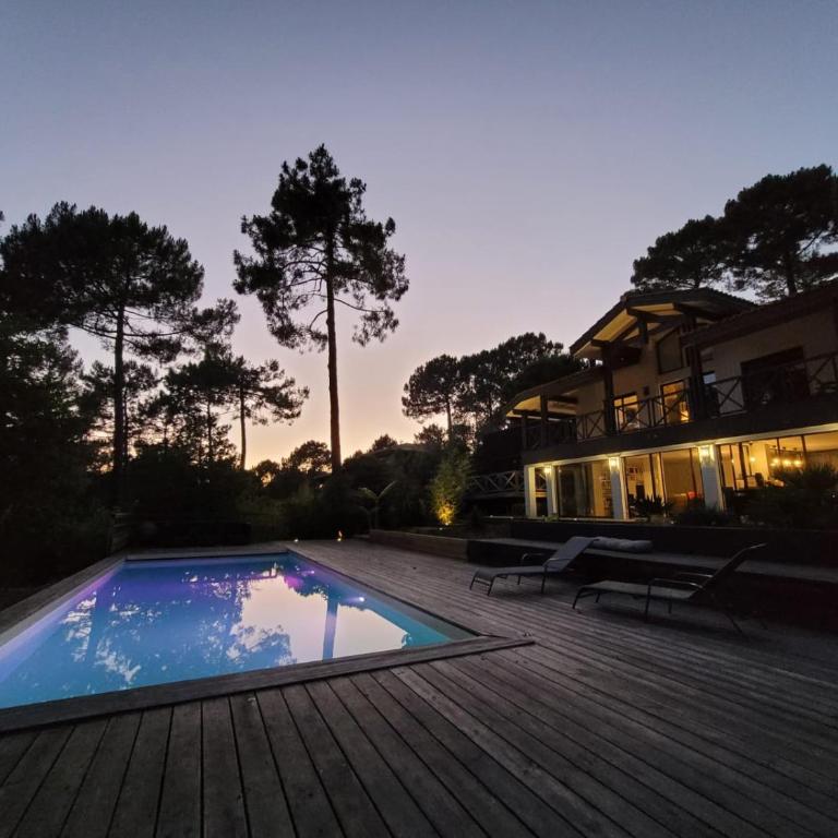 Maison au calme entre Océan et Lac, vue sur le golf, piscine chauffée, classée 4 étoiles - Villa - 37