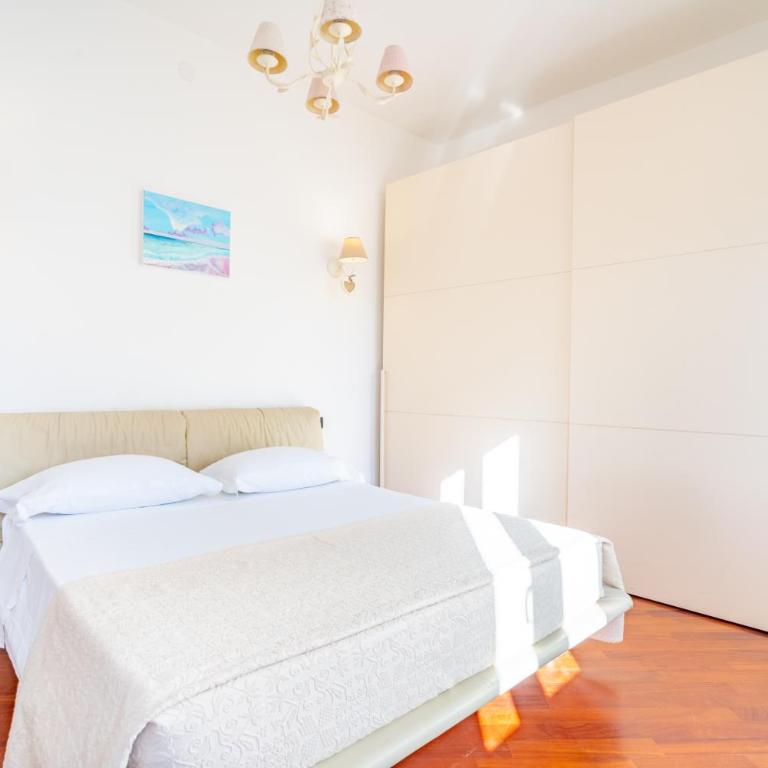 Perle Gemelle in Marina - Appartamento con 2 Camere da Letto e Vista Città - 1