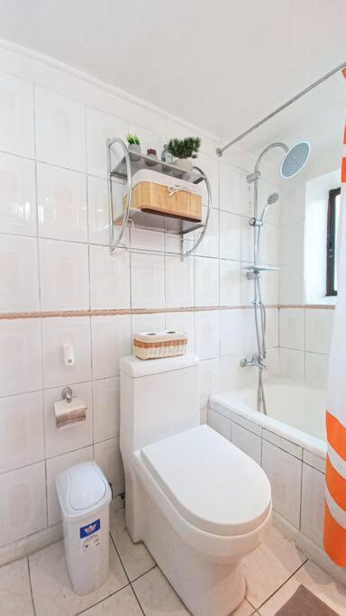 Amplio apartamento para 7 personas a pasos del mar y casino - Three-Bedroom Apartment - 23