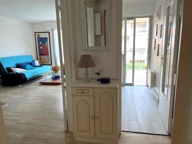 Appartement -piscine- proche bord de mer et centre - One-Bedroom Apartment - 15