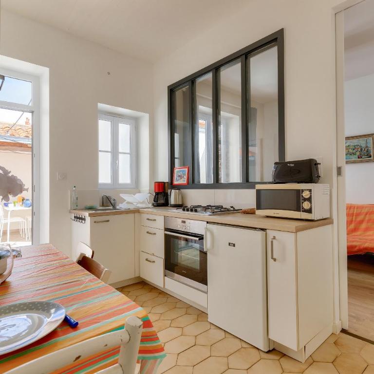 Escapade à 150m de la plage des Sables d'Olonne - Vacation Home - 6