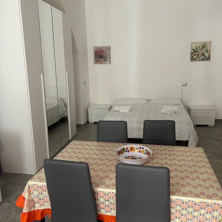 Ferrara home - One-Bedroom Apartment - 1
