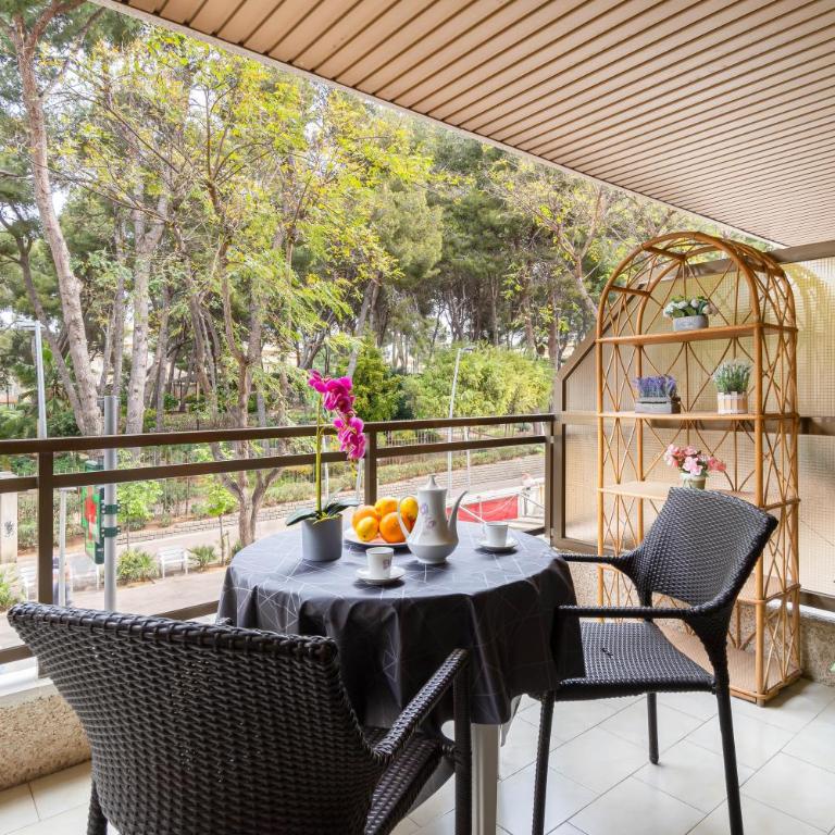 TuristMar - Amplio Apartamento en Salou con piscina, a 2 minutos de la Playa - Apartamento con vistas a la piscina - 11