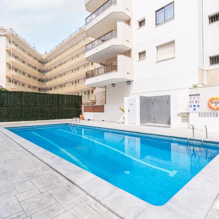 TuristMar - Amplio Apartamento en Salou con piscina, a 2 minutos de la Playa - Apartamento con vistas a la piscina - 26