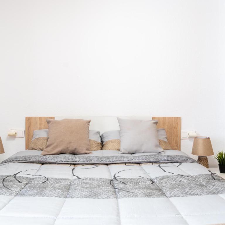 TuristMar - Amplio Apartamento en Salou con piscina, a 2 minutos de la Playa - Apartamento con vistas a la piscina - 19