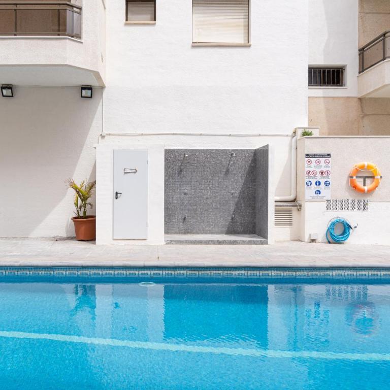 TuristMar - Amplio Apartamento en Salou con piscina, a 2 minutos de la Playa - Apartamento con vistas a la piscina - 27