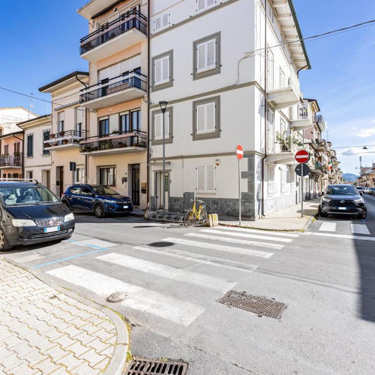 GuestHost - Bright Apartment near the Beach! - Two-Bedroom Apartment - 14