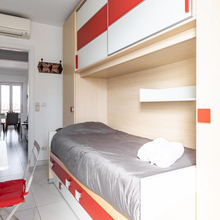 GuestHost - Bright Apartment near the Beach! - Two-Bedroom Apartment - 10