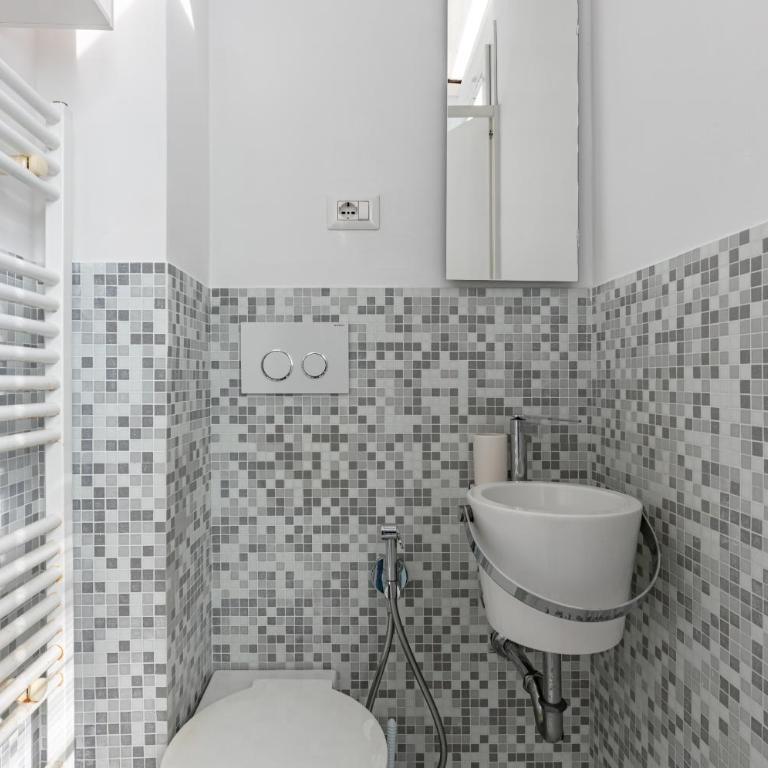 GuestHost - Bright Apartment near the Beach! - Two-Bedroom Apartment - 11