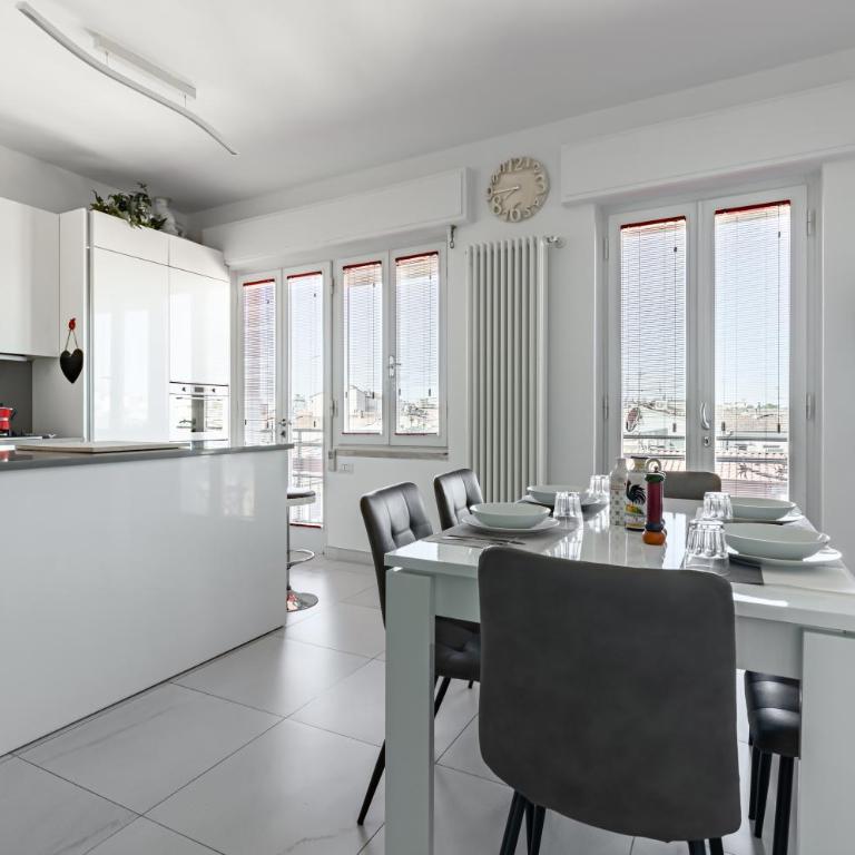 GuestHost - Bright Apartment near the Beach! - Two-Bedroom Apartment - 1